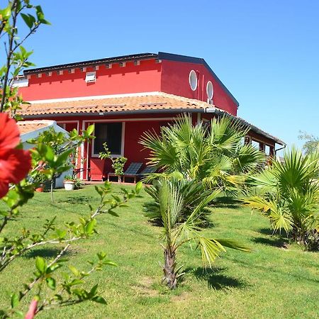 Bed and Breakfast Floripa Surf House à Santa Maria Del Focallo Extérieur photo
