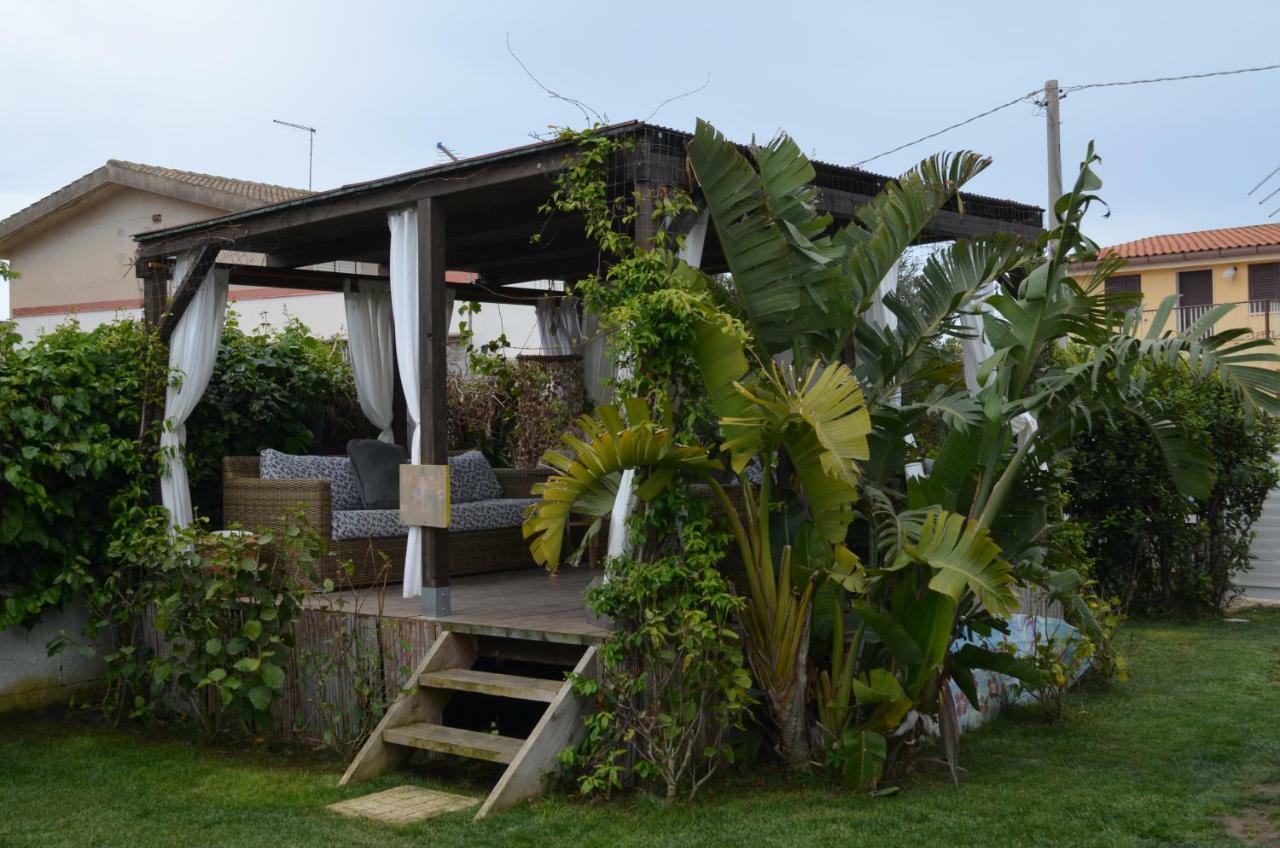 Bed and Breakfast Floripa Surf House à Santa Maria Del Focallo Extérieur photo